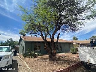 2nd image of 2561 W Vereda De La Manana