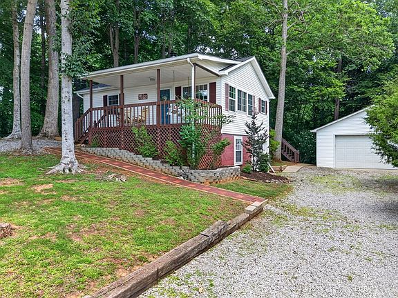 3rd image of 107 Lakeview Spur