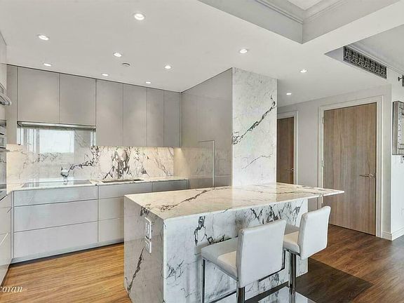 4th image of 160 Central Park S #909