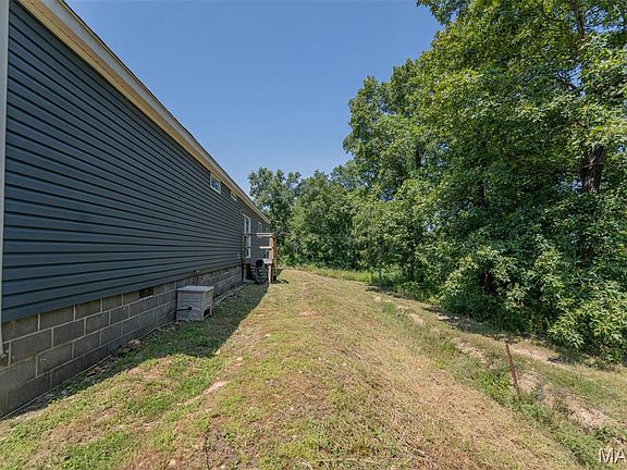 5th image of 301 Pleasant Ave