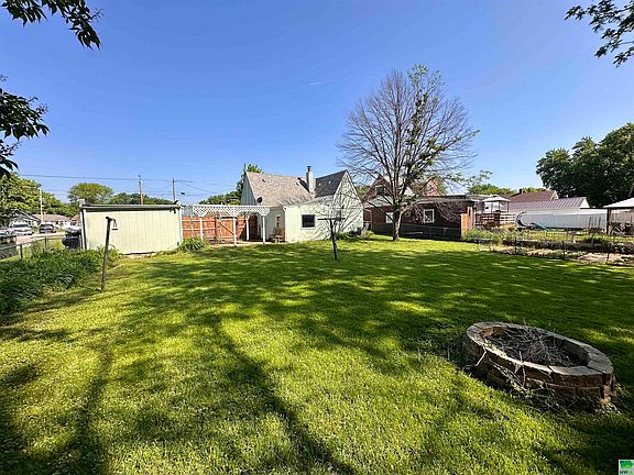 3rd image of 3602 Floyd Blvd