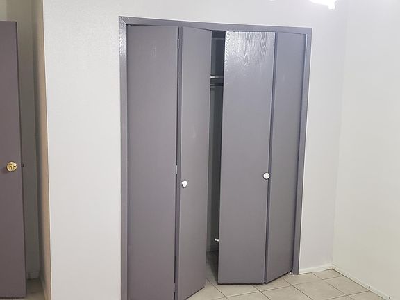 2nd image of 1217 Mountain Shadow St