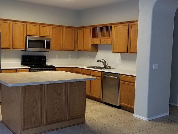 4th image of 13430 W Young St