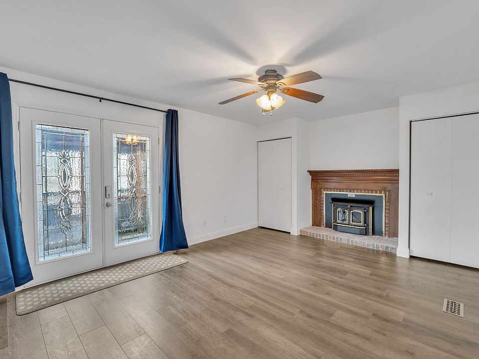 Bedroom 1B