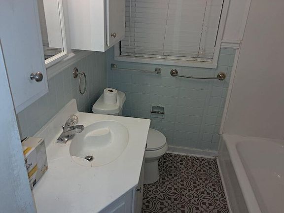 5th image of 805 Duane St