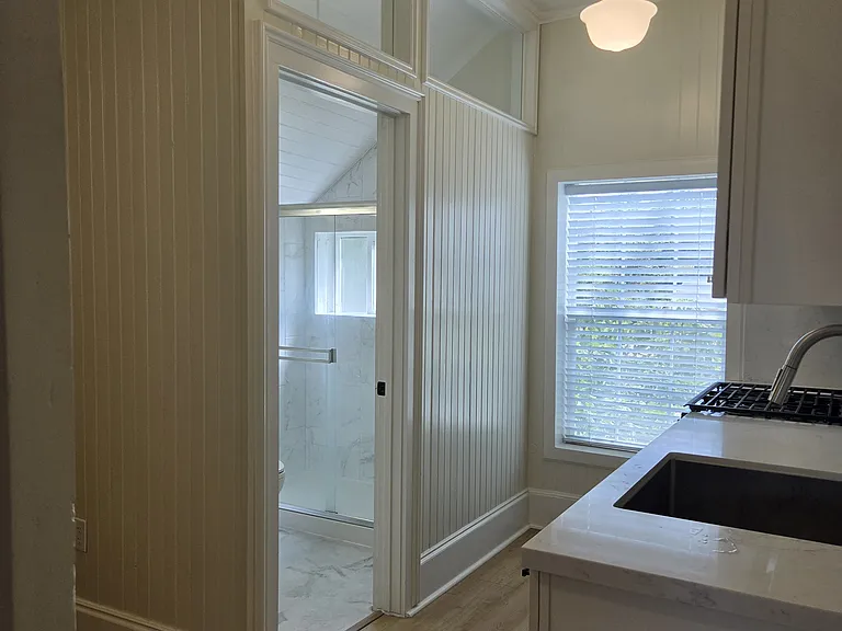 Kitchen & Bathroom