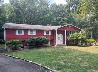9 Ross Pl, Tappan, NY 10983