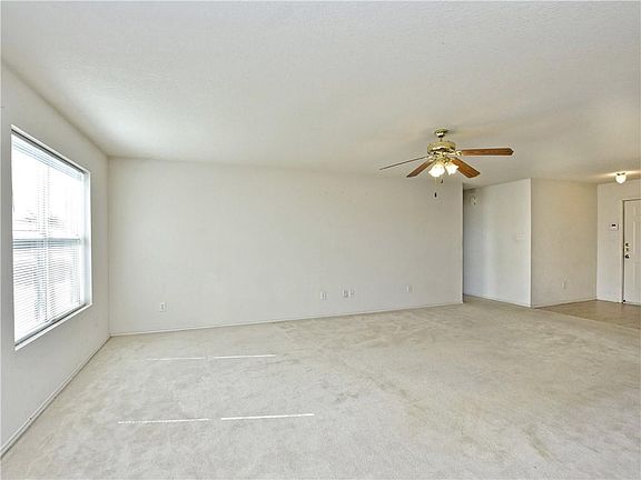 3rd image of 3808 Fieldcrest Dr