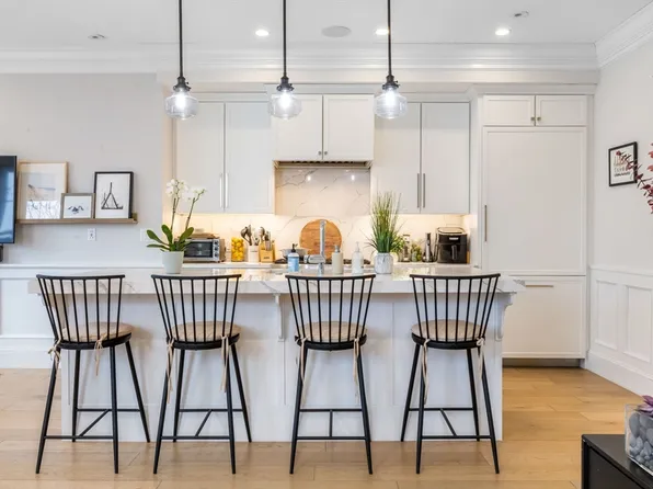 154 W 8th St Unit 8S, Boston, MA 02127