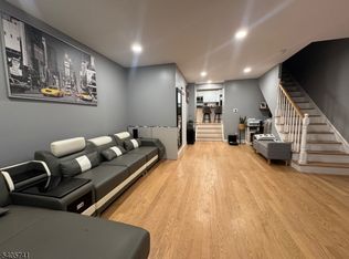 83 Bedford St, East Orange City, NJ 07018