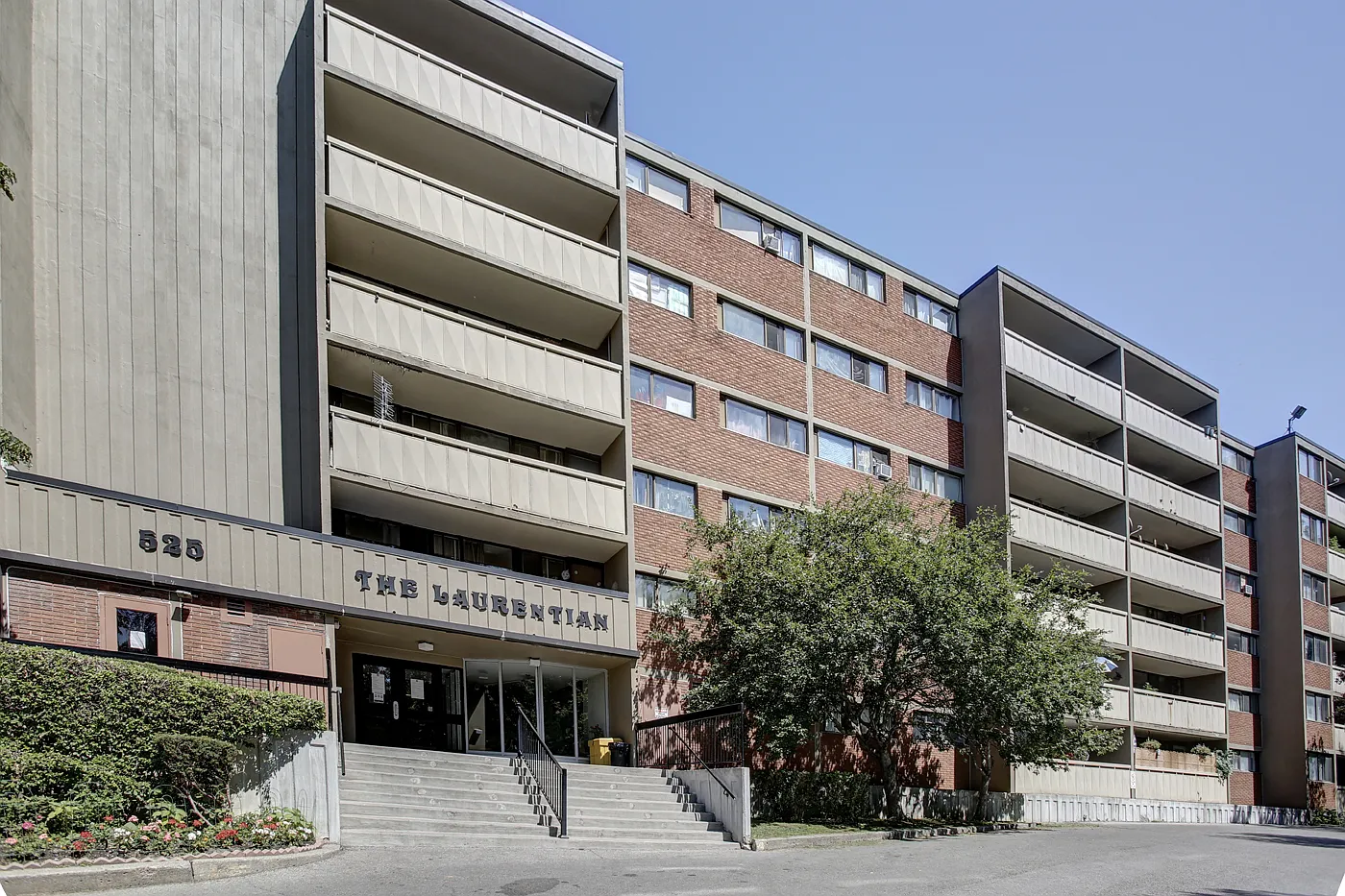 525 St. Lawrence Street — Photo 1
