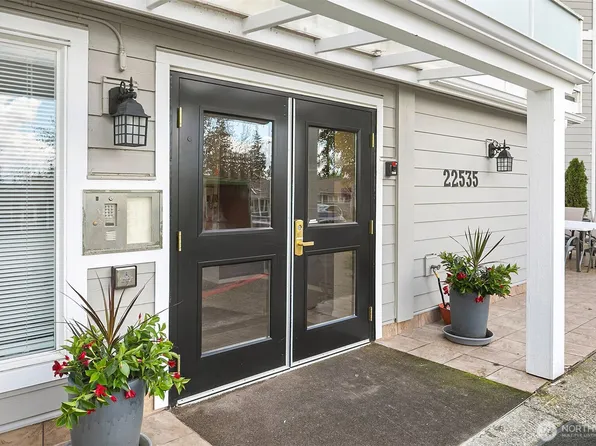 22535 SE Highland Circle #104, Issaquah, WA 98029
