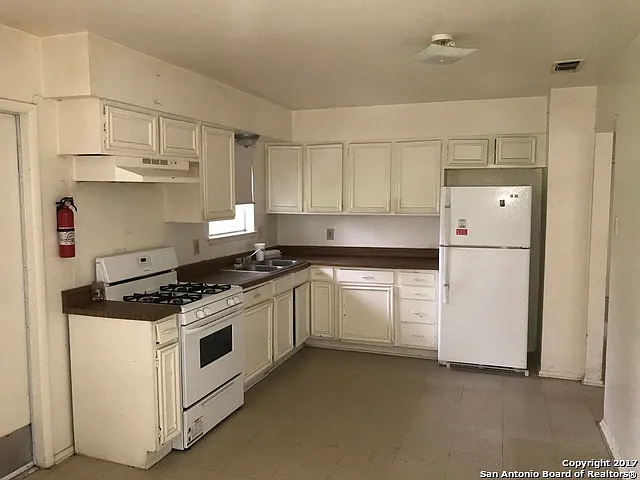 6007 Misty Valley Dr — Photo 2