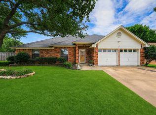 1432 Country Meadows Dr, Bedford, TX 76021