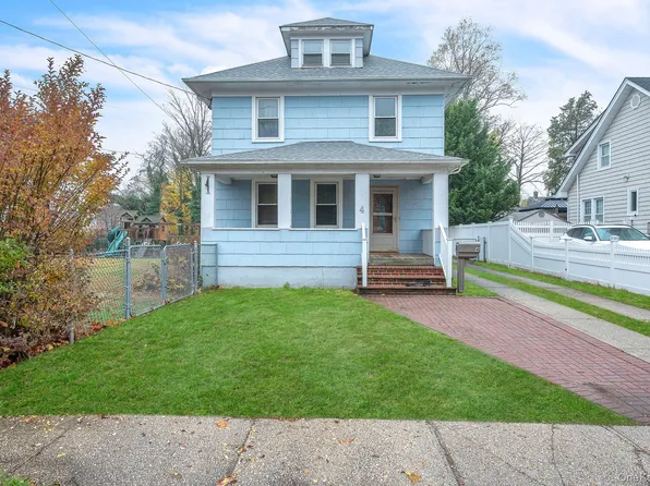 4 3rd Avenue, East Islip, NY 11730
