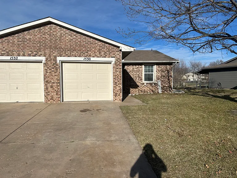 1532 N Maybelle Pl — Photo 2