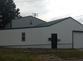 216 E Harrison St, Oakland City, IN 47660