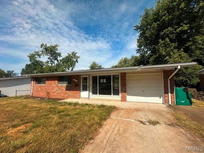 2353 Hallwood Dr, Saint Louis, MO, 63136