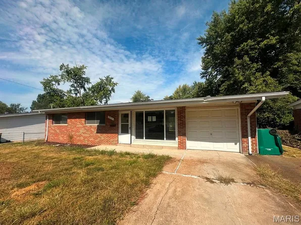 2353 Hallwood Dr, Saint Louis, MO 63136