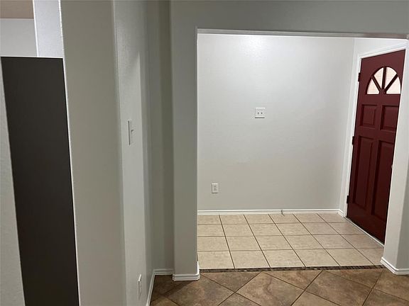 2nd image of 152 Easton Glen Ln