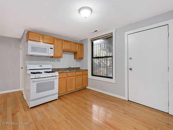 5th image of 2608 W Le Moyne St