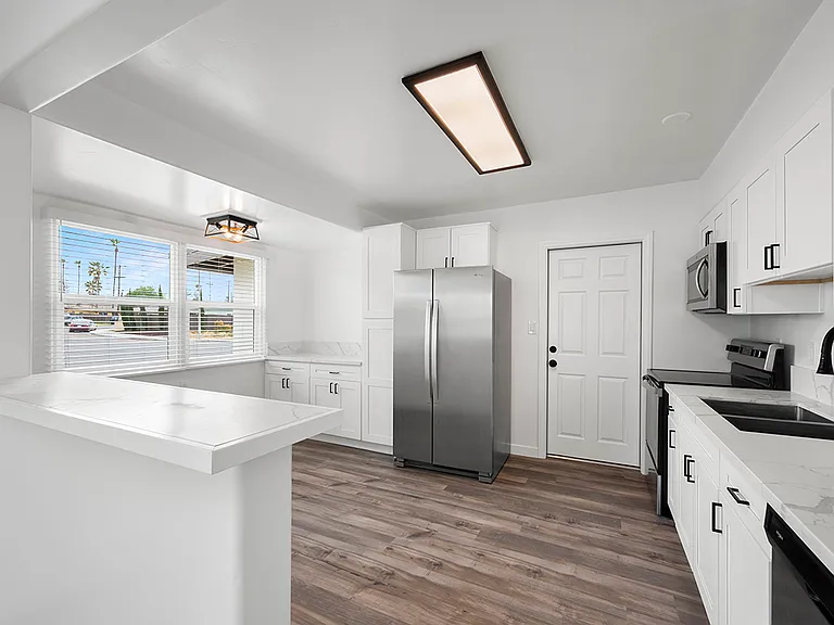 6378 Streamview Dr — Photo 5