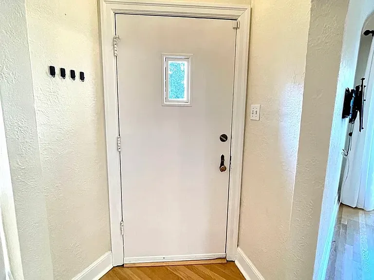 1127 Clark Way — Photo 6