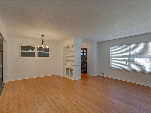 4th image of 829 Inwood Dr