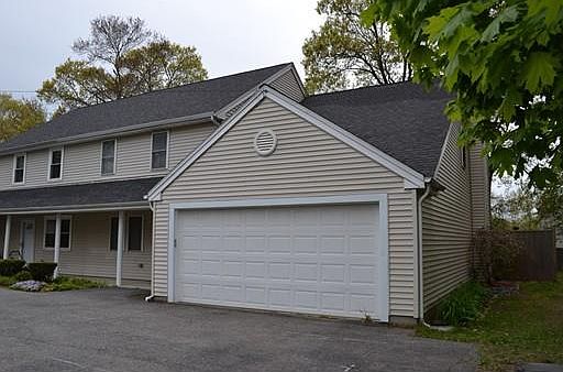 2nd image of 717B Pleasant St #B