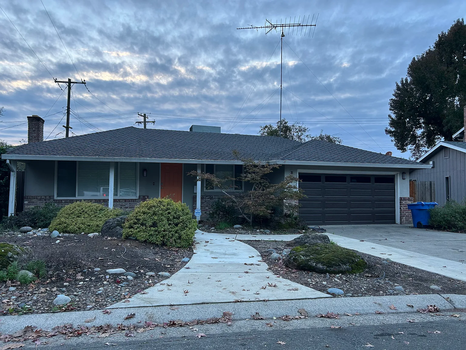 3 bed, 1.5 bath, 1344 sqft, $2,900 — Photo 1