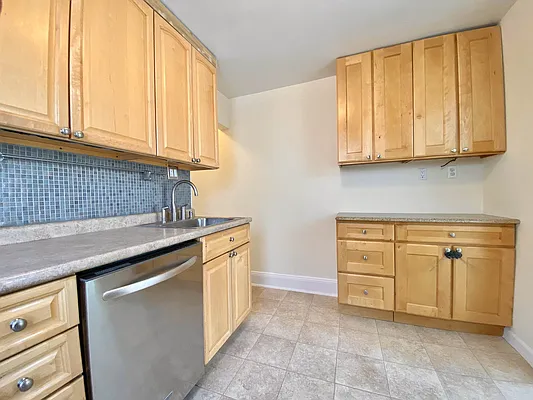 Rented by Astoria Realty | media 15