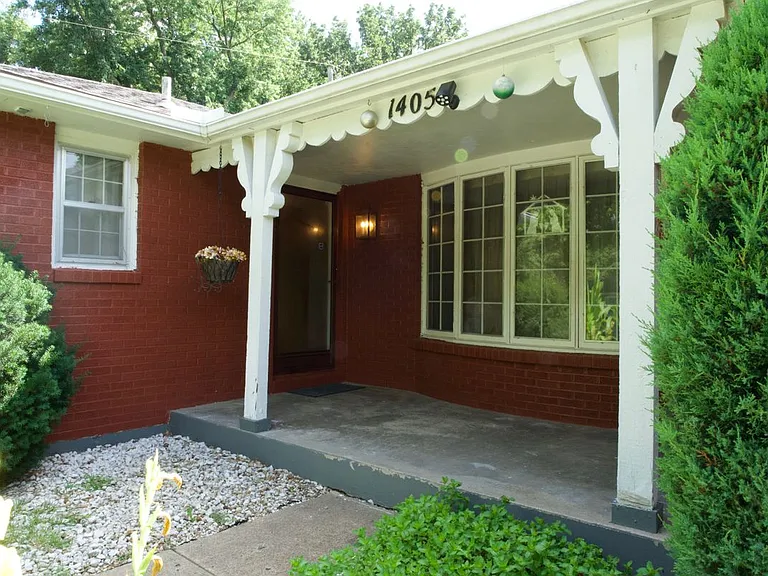 1405 N 82nd Ter — Photo 5