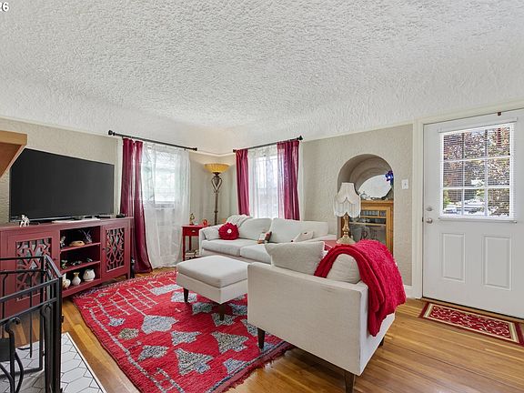 5th image of 2230 Campbell St