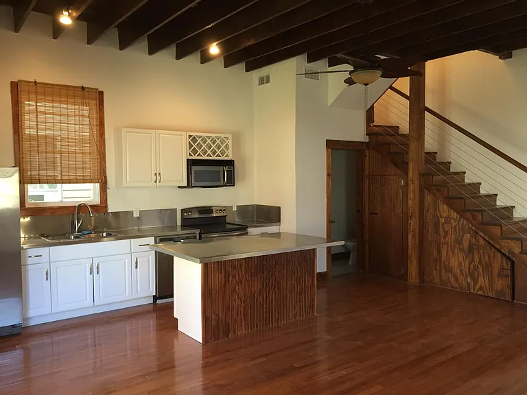 2827 Banks St — Photo 12