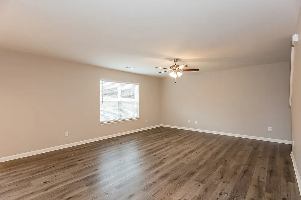 4 bed, 2.5 bath, 2007 sqft, $2,070 — Photo 4