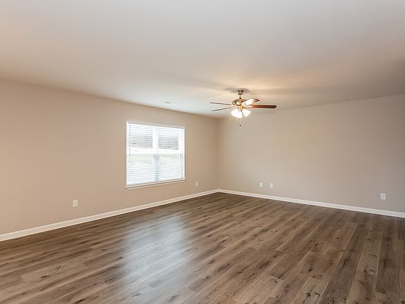 4th image of 9009 Sharpes Cir