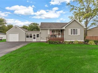 6565 Southwestern Blvd, Lake View, NY 14085