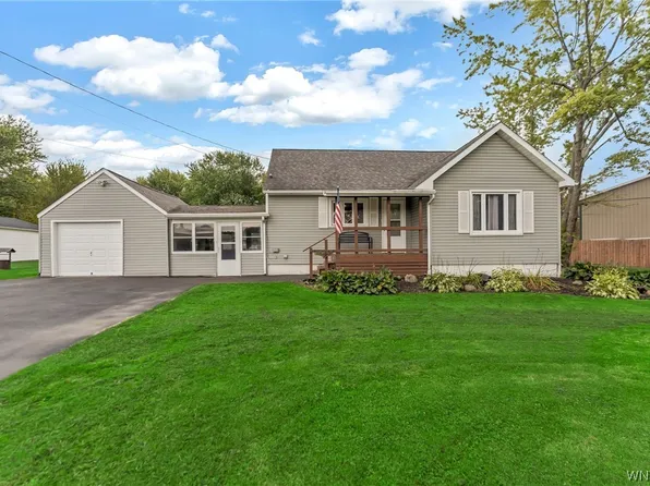 6565 Southwestern Blvd, Lake View, NY 14085