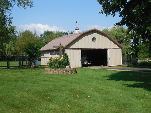 Barn - 3 stalls - 30x36