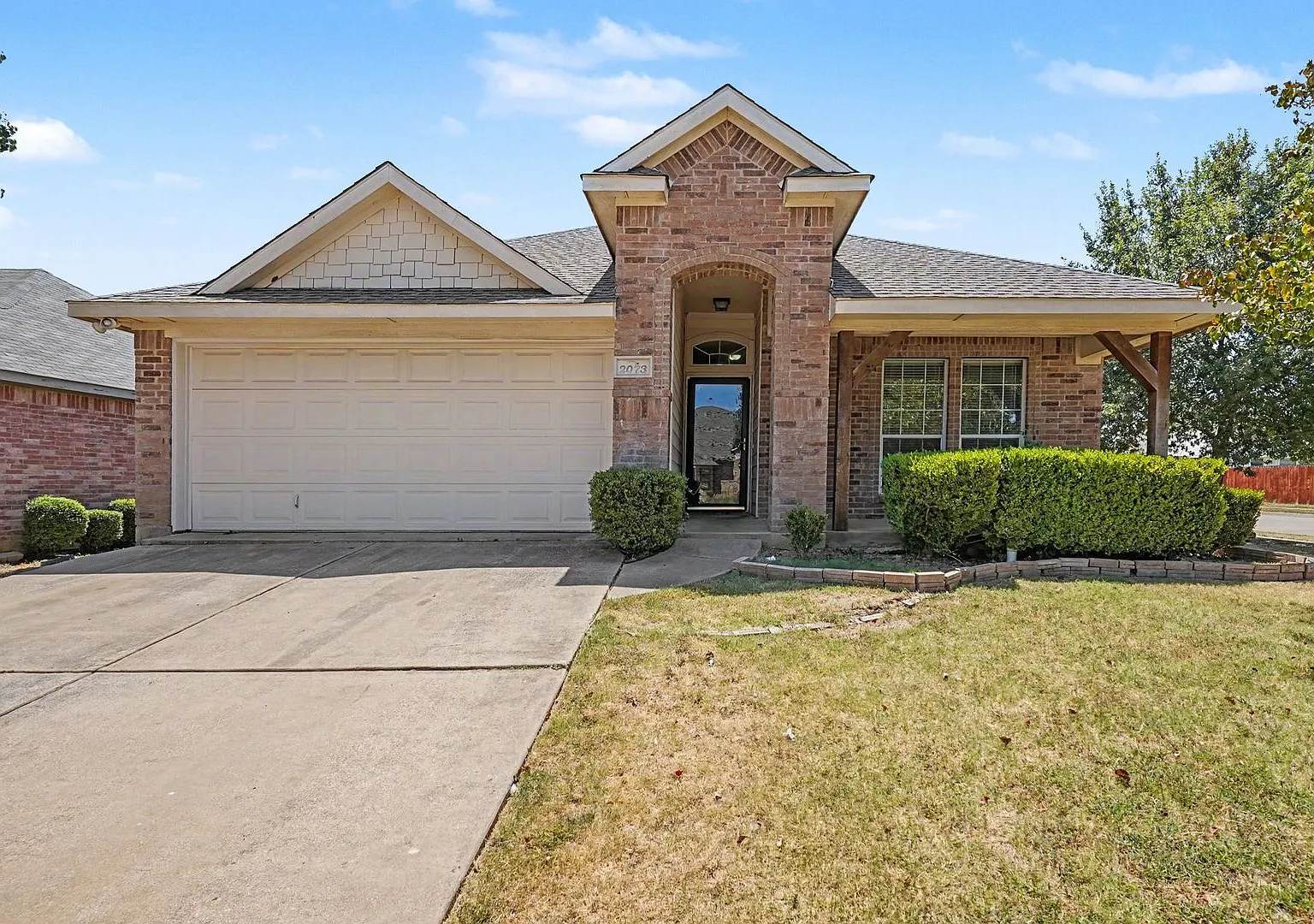 Welcome to this spacious 4-bedroom, 2-bathroom single-family home in one of Crowley's most desira... — Photo 1