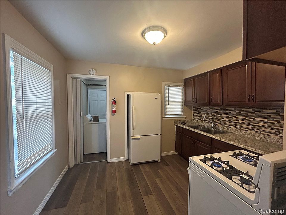 1787 Morris Ave, photo 2