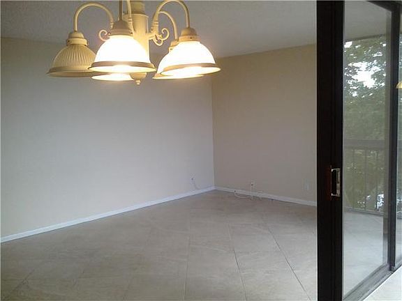 2nd image of 2455 Lindell Blvd APT 3411