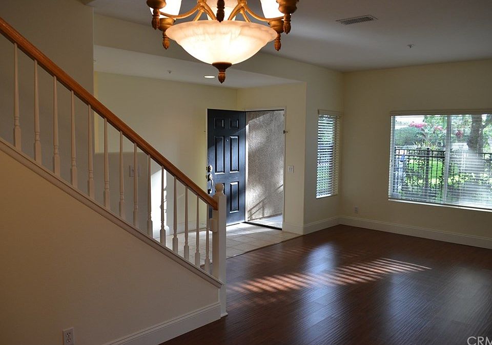 1st image of 28 Veneto Ln