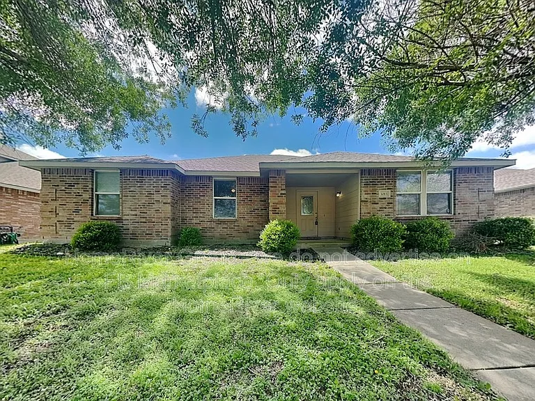 3013 Meadow Bluff Dr — Photo 1