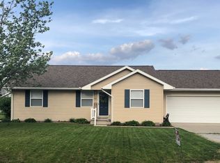 38 Seth Dunscomb Dr, Sullivan, IL 61951