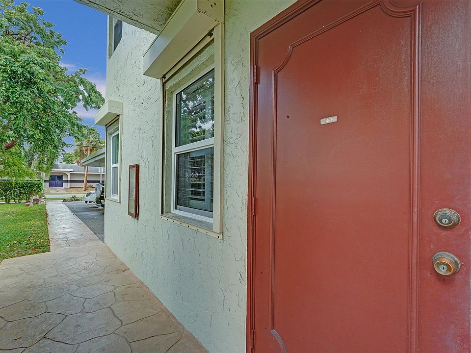 1st image of 860 SE 6th Avenue #401