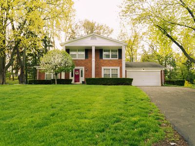 2166 Brenthaven Dr, Bloomfield Hills, MI, 48304