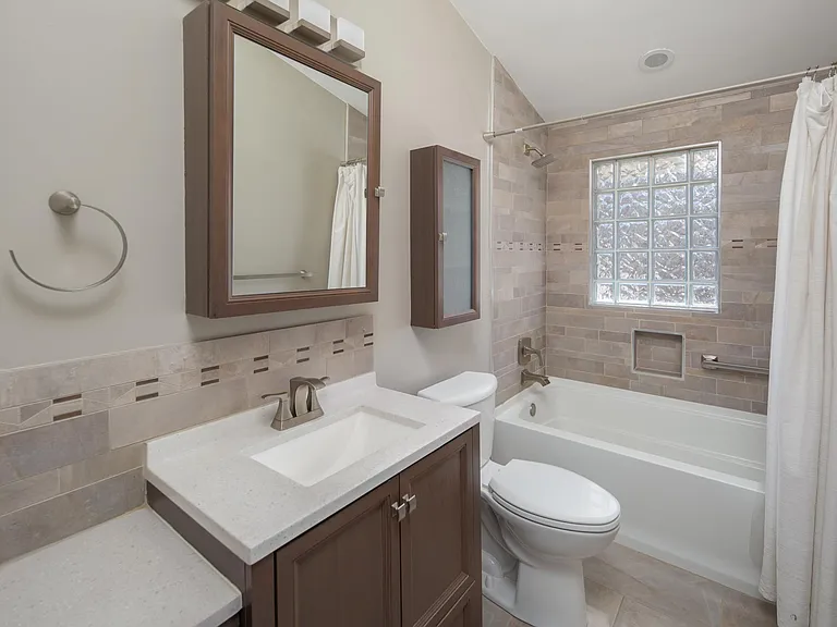 4640 5th Ave — Photo 30