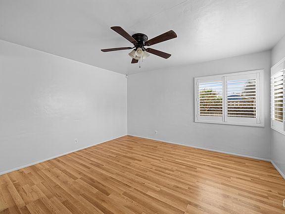 3rd image of 927 Bernard St