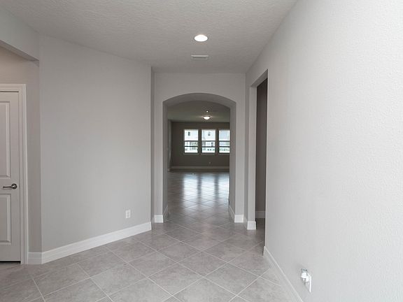 3rd image of 636 Broomsedge Cir